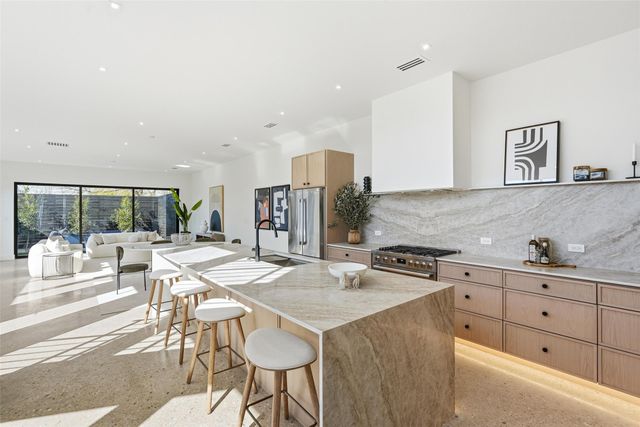 6801 Tyree Street, Dallas, TX 75209