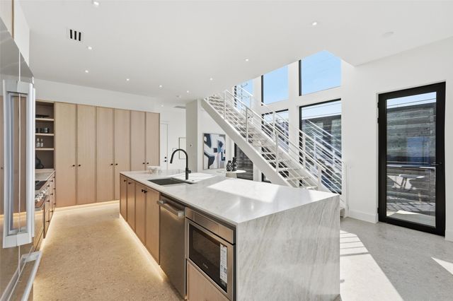 6801 Tyree Street, Dallas, TX 75209