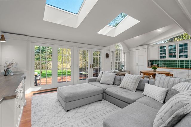 633 Boston Post Rd, Weston, MA 02493