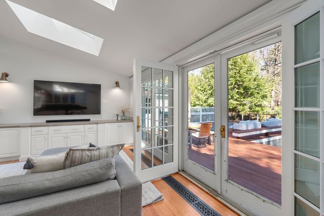 633 Boston Post Rd, Weston, MA 02493