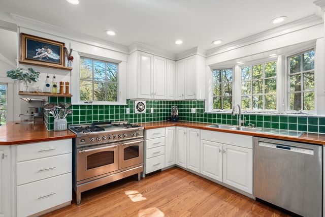 633 Boston Post Rd, Weston, MA 02493