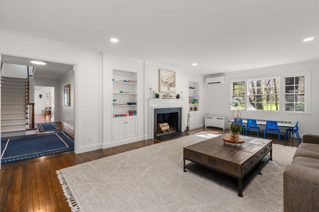 633 Boston Post Rd, Weston, MA 02493