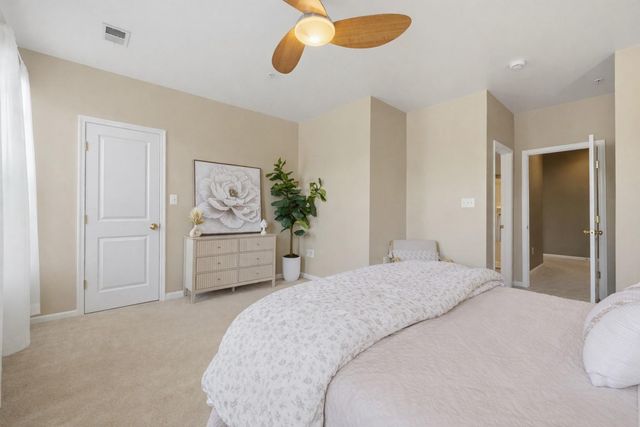 8013 CRESCENT PARK DR, Gainesville, VA 20155
