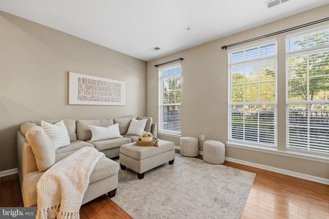 8013 CRESCENT PARK DR, Gainesville, VA 20155