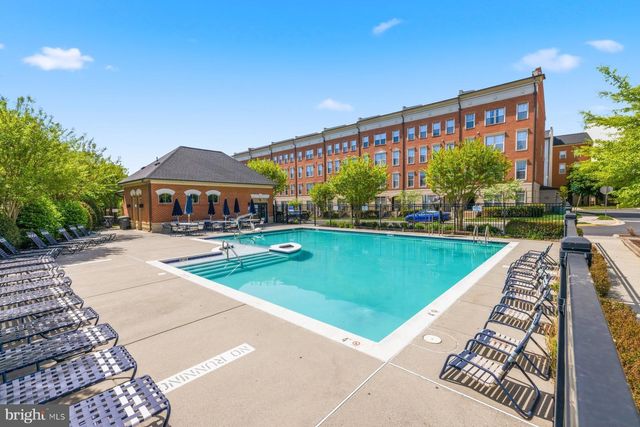 8013 CRESCENT PARK DR, Gainesville, VA 20155