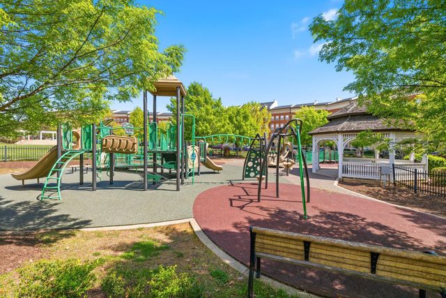 8013 CRESCENT PARK DR, Gainesville, VA 20155