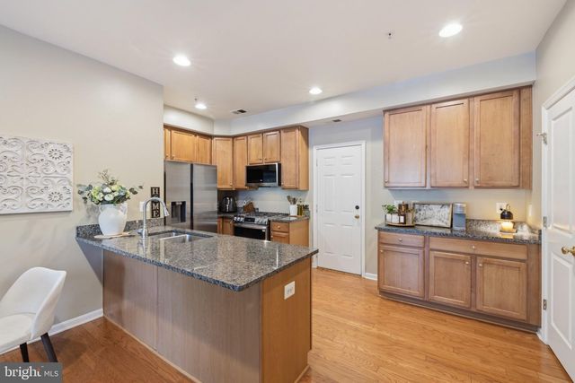 8013 CRESCENT PARK DR, Gainesville, VA 20155