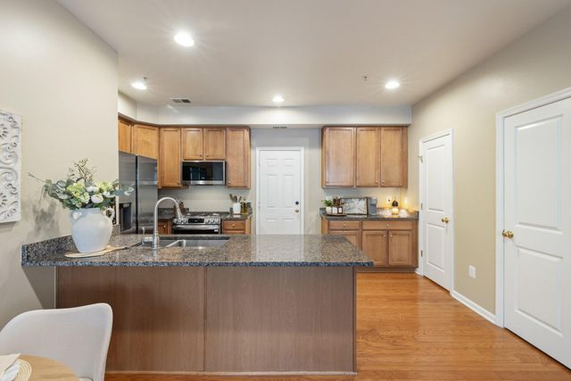 8013 CRESCENT PARK DR, Gainesville, VA 20155