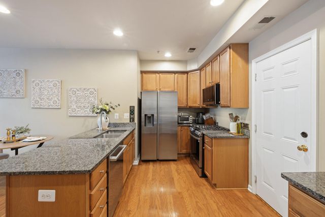 8013 CRESCENT PARK DR, Gainesville, VA 20155