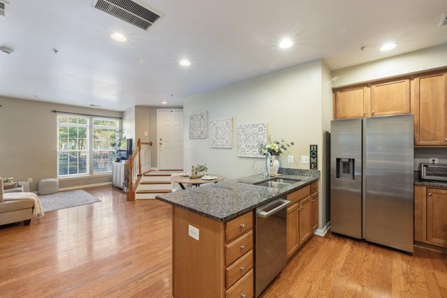 8013 CRESCENT PARK DR, Gainesville, VA 20155