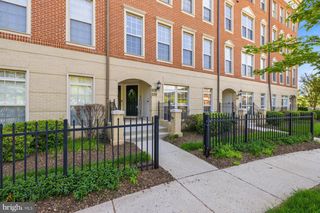 8013 CRESCENT PARK DR, Gainesville, VA 20155