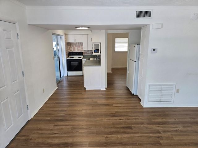 250 ROSERY ROAD NW 275, Largo, FL 33770