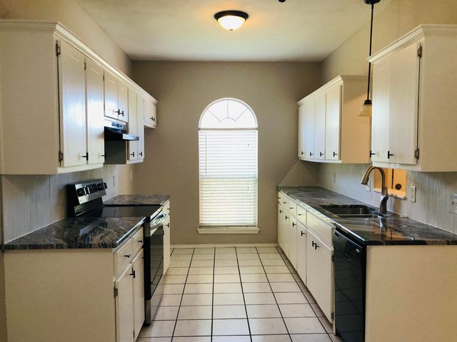 6112 6th Street, Lubbock, TX 79416