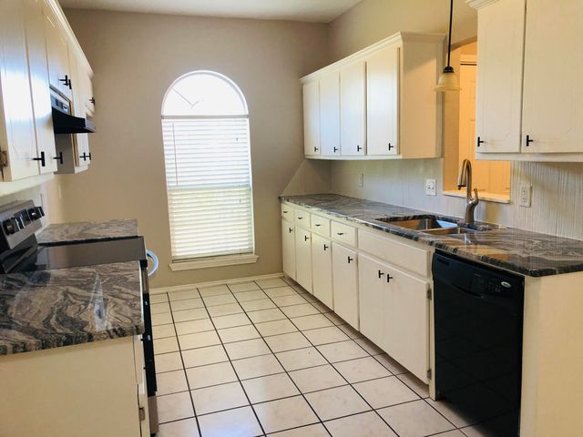 6112 6th Street, Lubbock, TX 79416