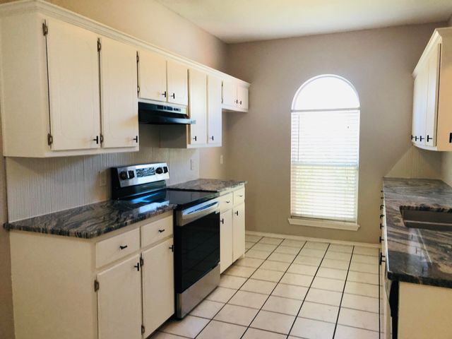 6112 6th Street, Lubbock, TX 79416