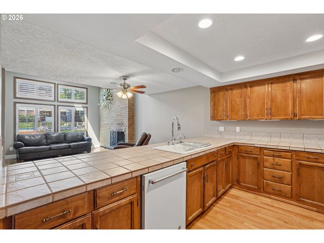 12031 Se 104TH Ct, Happy Valley, OR 97086