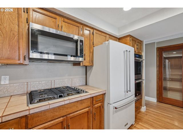 12031 Se 104TH Ct, Happy Valley, OR 97086