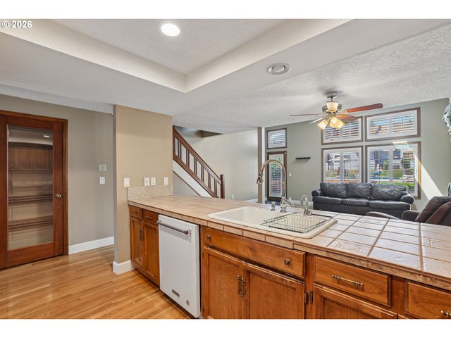 12031 Se 104TH Ct, Happy Valley, OR 97086