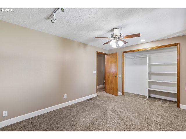 12031 Se 104TH Ct, Happy Valley, OR 97086
