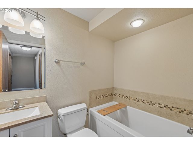 12031 Se 104TH Ct, Happy Valley, OR 97086