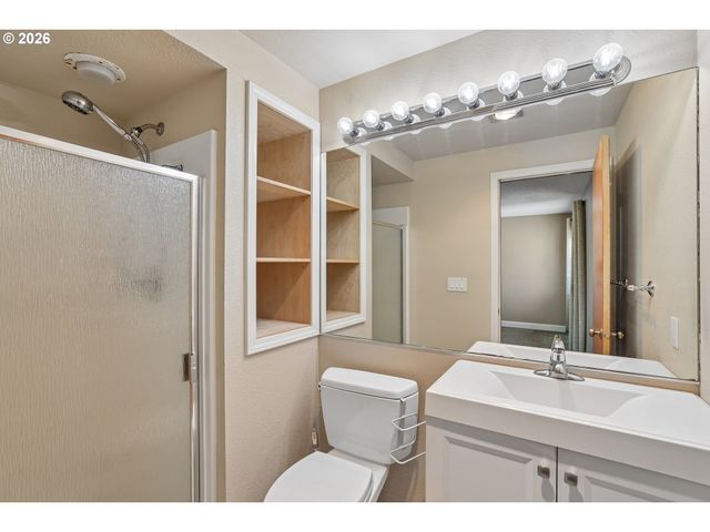 12031 Se 104TH Ct, Happy Valley, OR 97086