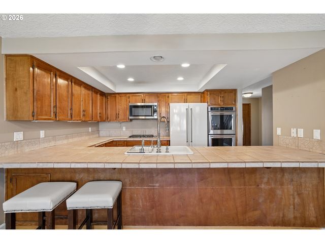 12031 Se 104TH Ct, Happy Valley, OR 97086