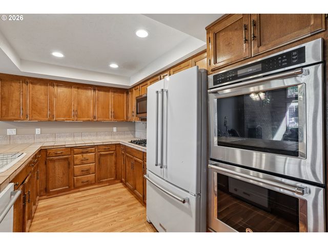 12031 Se 104TH Ct, Happy Valley, OR 97086