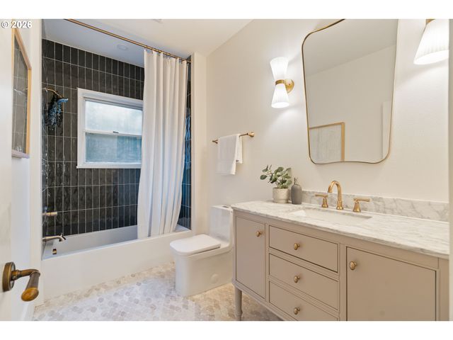 2625 Ne 18TH Ave, Portland, OR 97212