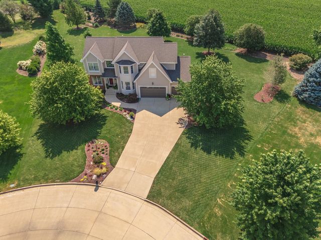 29 Cloverhill Circle, Bloomington, IL 61705