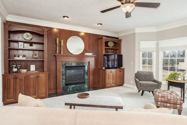 29 Cloverhill Circle, Bloomington, IL 61705