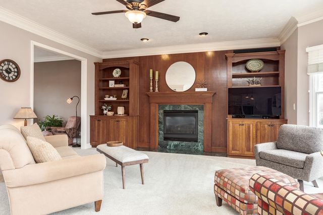 29 Cloverhill Circle, Bloomington, IL 61705