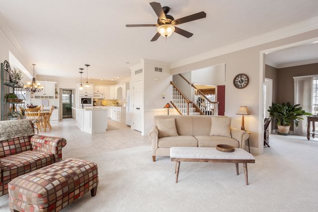 29 Cloverhill Circle, Bloomington, IL 61705