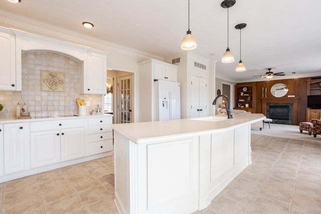 29 Cloverhill Circle, Bloomington, IL 61705