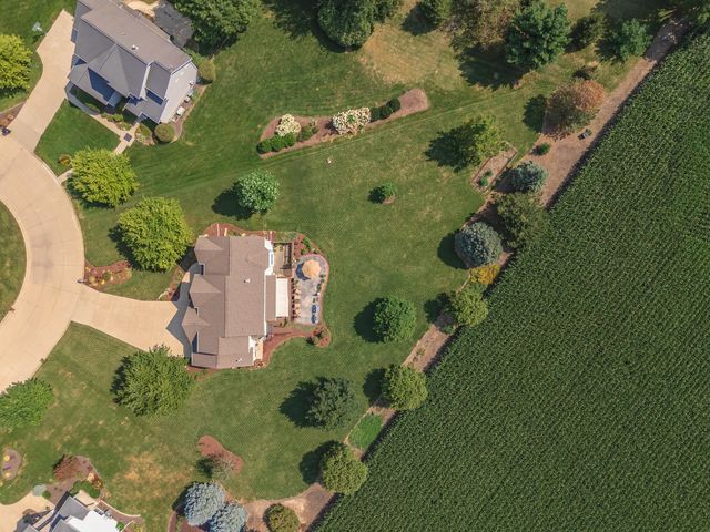 29 Cloverhill Circle, Bloomington, IL 61705