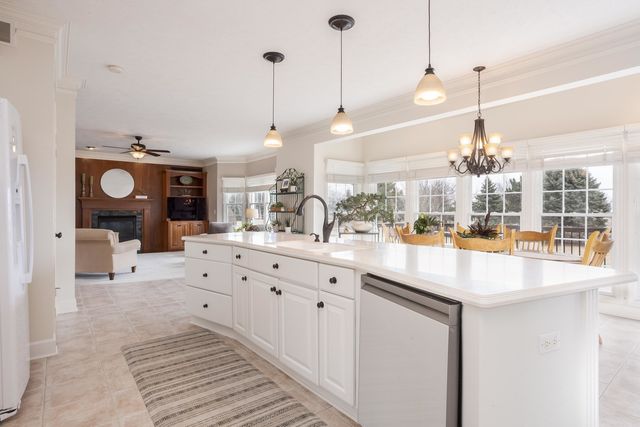 29 Cloverhill Circle, Bloomington, IL 61705