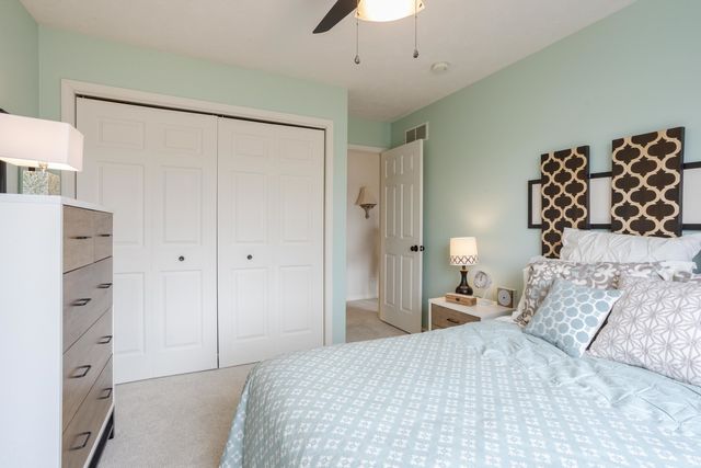 29 Cloverhill Circle, Bloomington, IL 61705