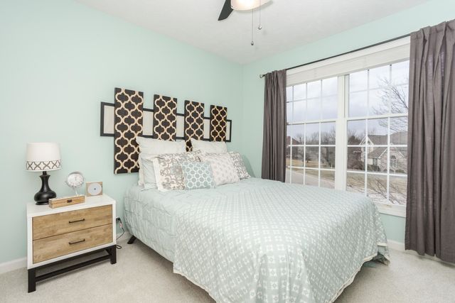 29 Cloverhill Circle, Bloomington, IL 61705