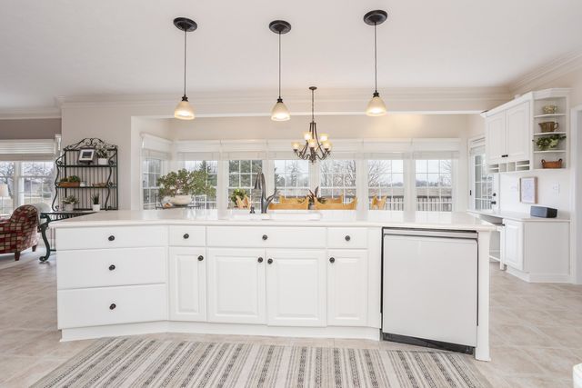 29 Cloverhill Circle, Bloomington, IL 61705