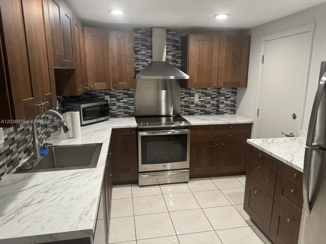 9500 W Bay Harbor Drive 6C, Bay Harbor Islands, FL 33154