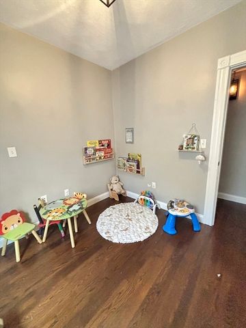 26 Elder St 2, Boston, MA 02125