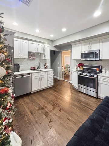 26 Elder St 2, Boston, MA 02125