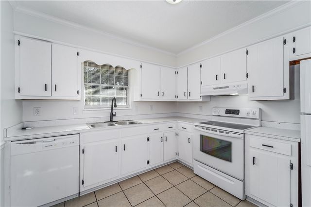 2122 Lakeview Drive, Waycross, GA 31501