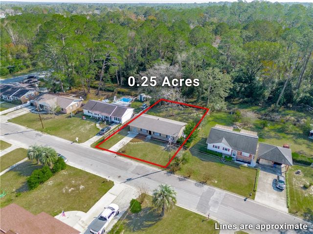 2122 Lakeview Drive, Waycross, GA 31501