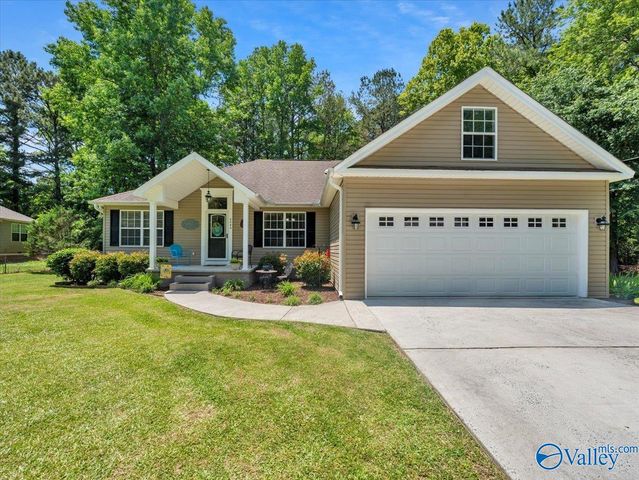 2245 Pond Circle, Guntersville, AL 35976