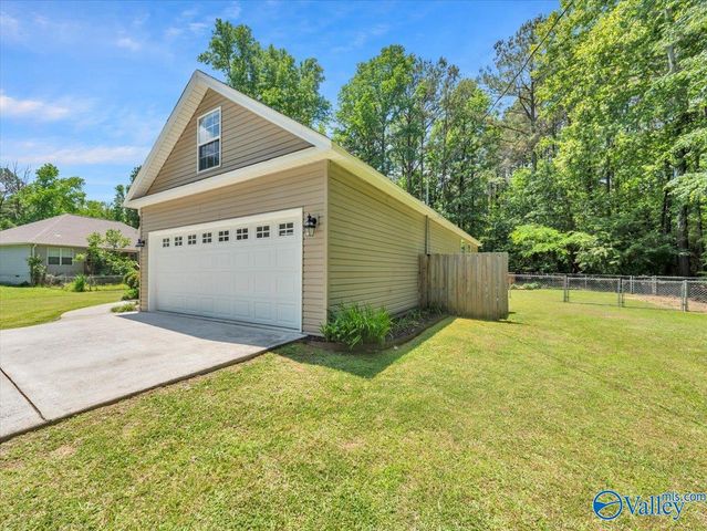 2245 Pond Circle, Guntersville, AL 35976
