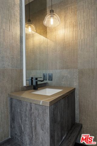 1021 N Ogden Drive PH 5, West Hollywood, CA 90046