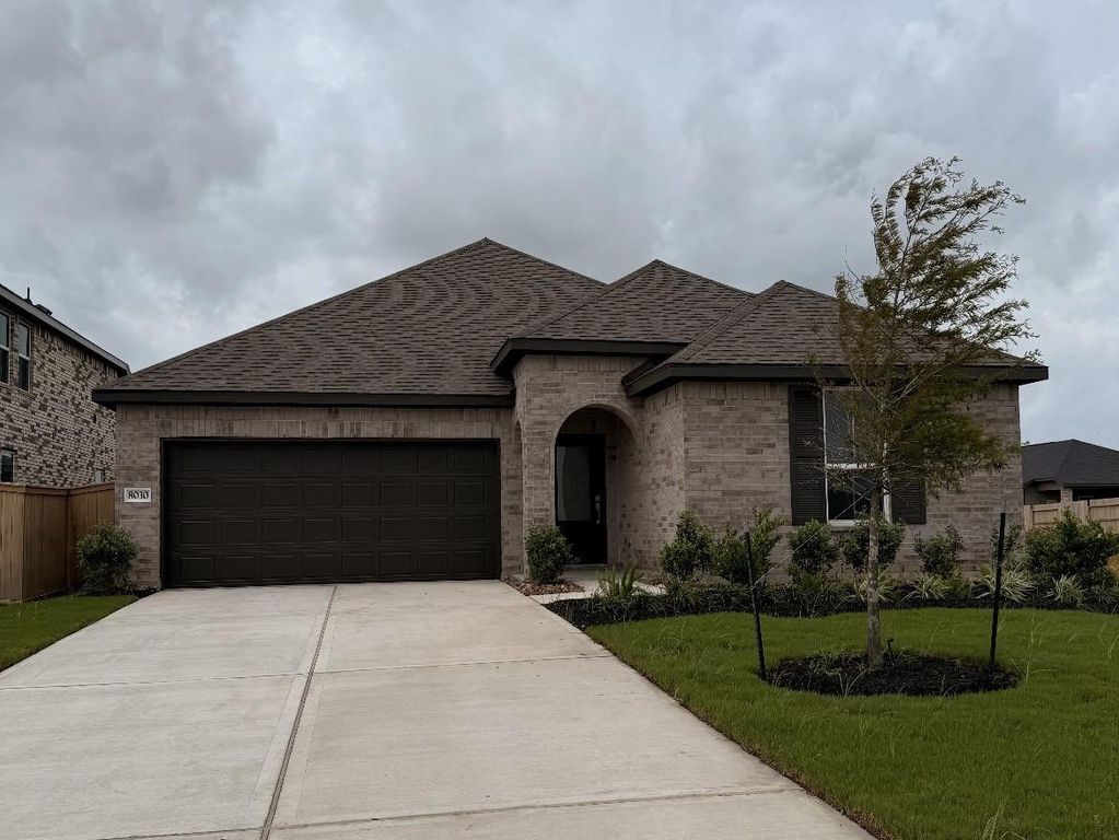 8030 Topaz Ridge Drive, Angleton, TX 77515