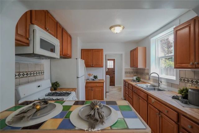 2170 Golden Avenue, Long Beach, CA 90806