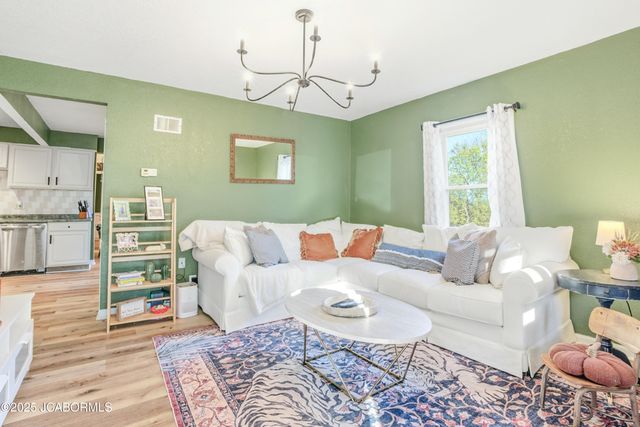 805 N NOAS AVENUE, California, MO 65018