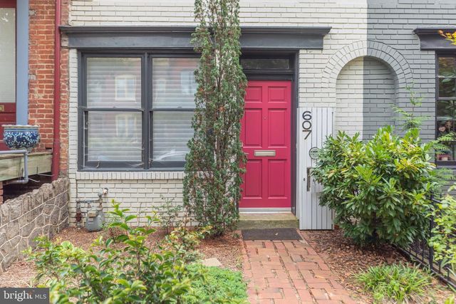 607 CONSTITUTION AVE NE, Washington, DC 20002